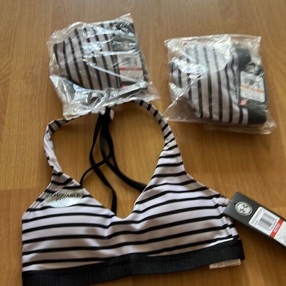 UNDER Armour Strappy Bra - Picture 3 of 9